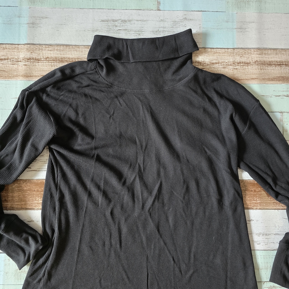 Denver Hayes Black Ribbed Knit Turtleneck
